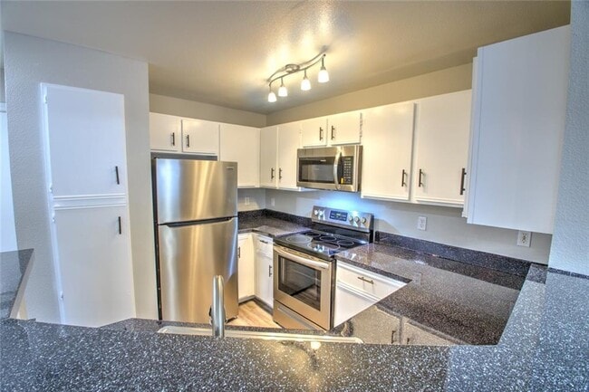Building Photo - 2320 Gracy Farms Ln