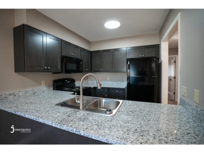 Building Photo - Lakewood Condos: NEWLY REMODELED
