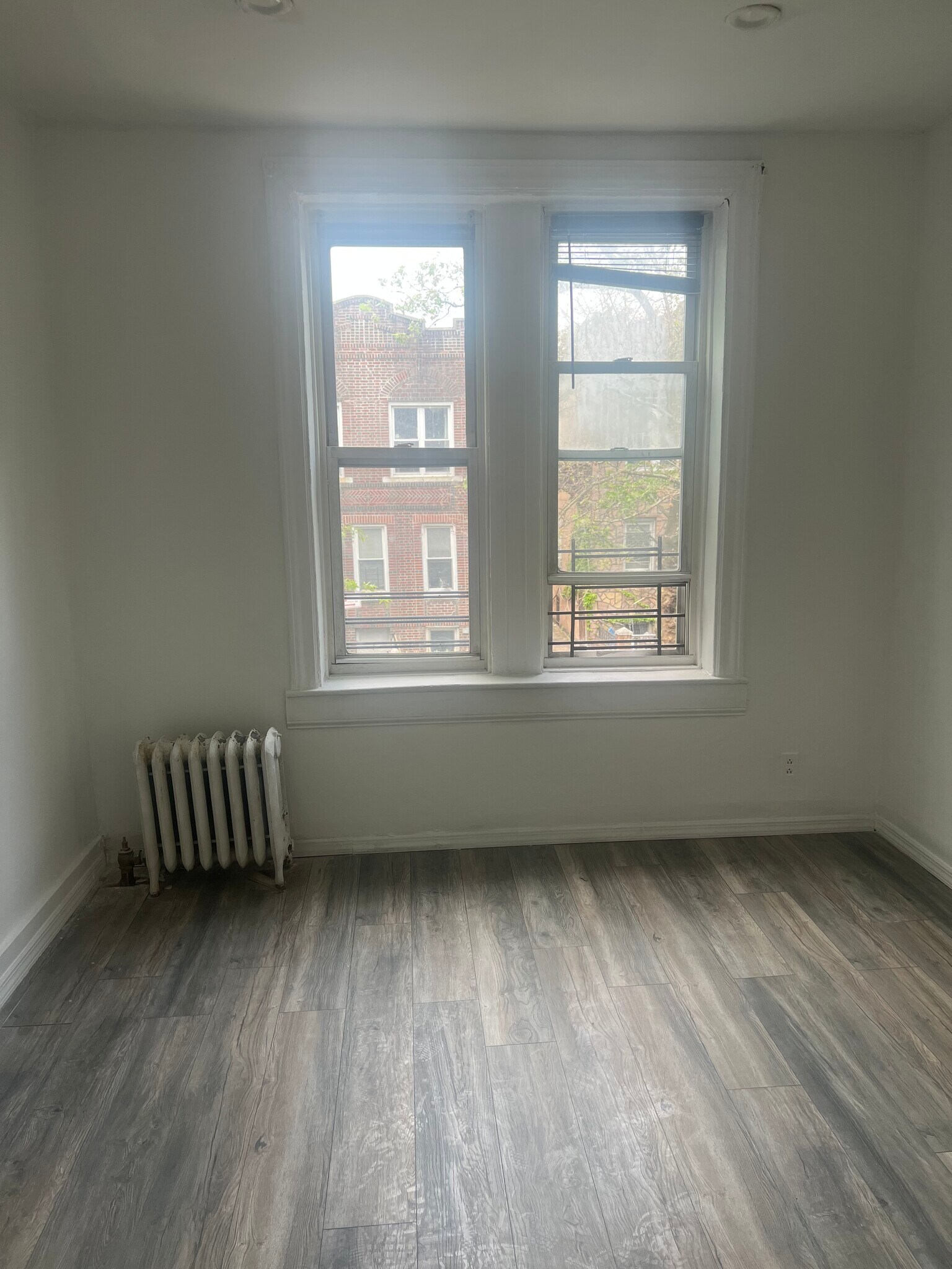 Building Photo - 407 E 96th St