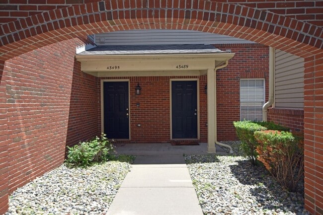 Building Photo - 3-Bedroom, 2-Bath, 2-Car Garage Condo, Ste...