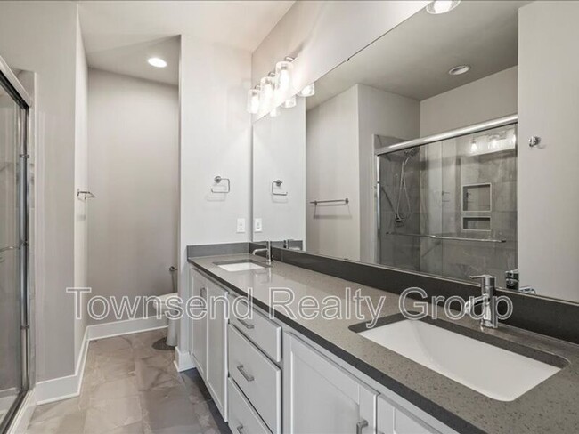 Building Photo - 2122 Bryant Park Dr