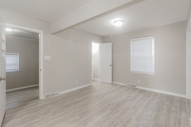 Building Photo - 609 Marguerite Dr NW