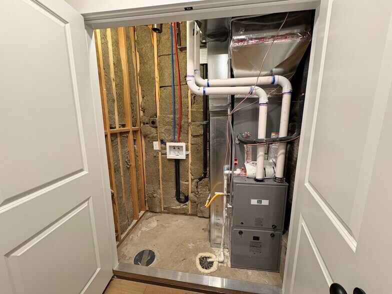 Building Photo - 5472 N Orville St