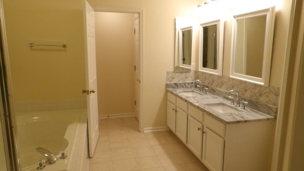 Building Photo - 47086 Garrett Pl