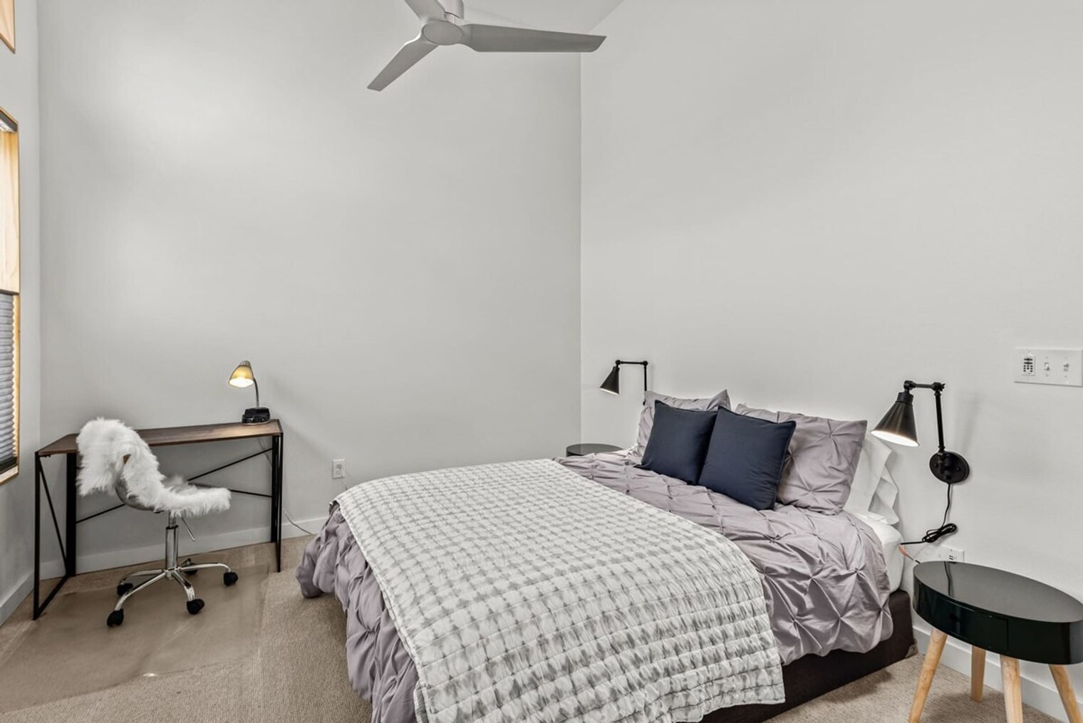 Building Photo - 707 SE A St