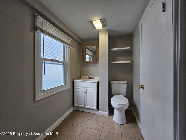 Building Photo - 58 Canaan St