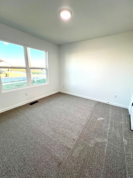 4 Bedrooms Total - 478 Lennox Blvd