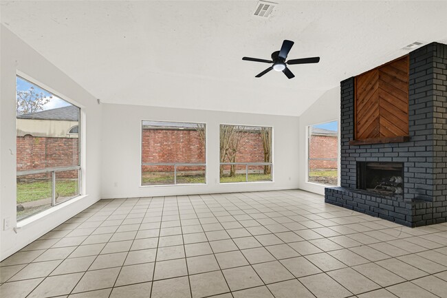 Building Photo - 13023 Lima Dr