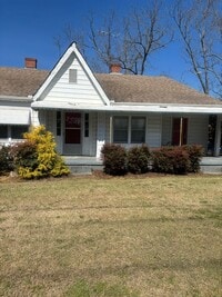Building Photo - Single Family Home, 3 bed/1 bath $1,200 One-Story
