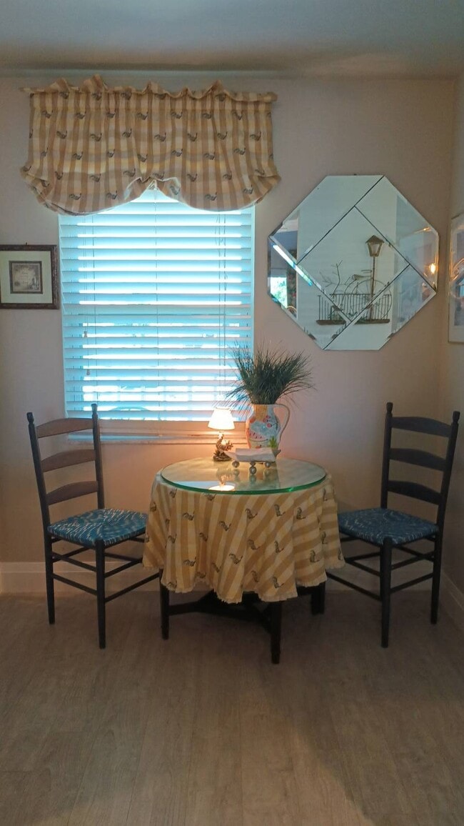 Building Photo - 1950 W Crown Pointe Blvd