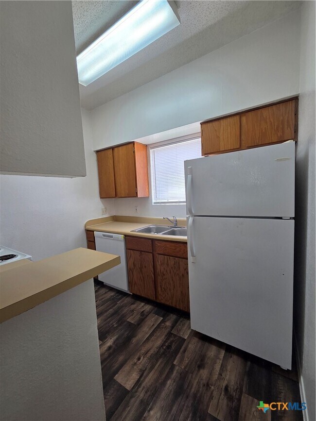 Building Photo - 2411 W Slaughter Ln