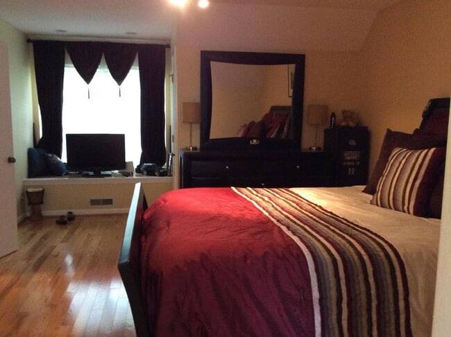 Building Photo - 3BR Home with Open Floor Plan & Fenced Backyard