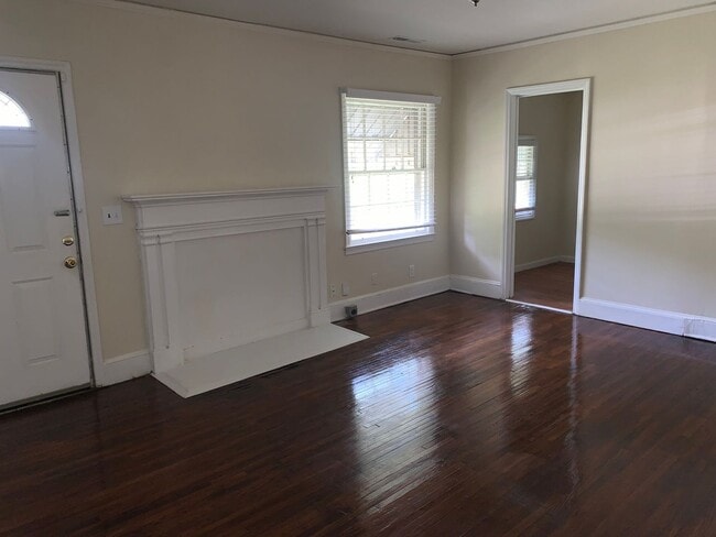 Building Photo - Charming and Modernized Three Bedroom Home...