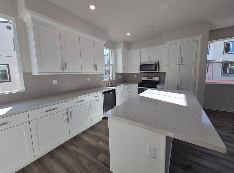 Building Photo - 2137 Cumberland