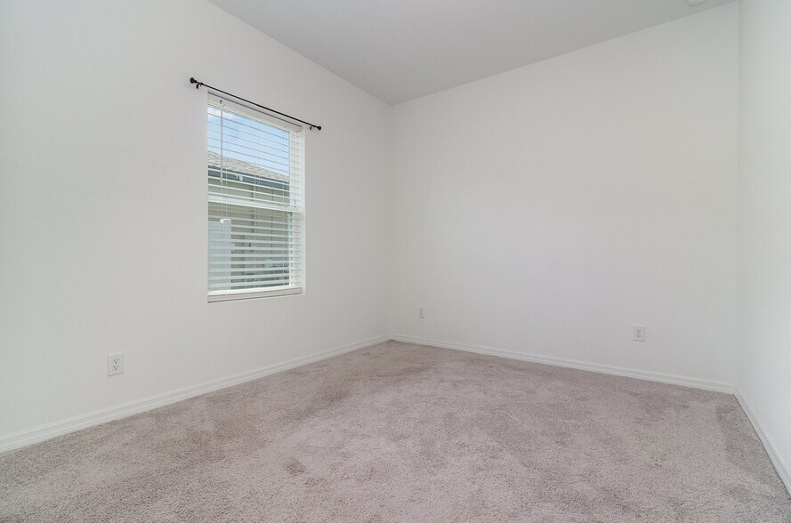 Building Photo - 5876 Bovine Dr