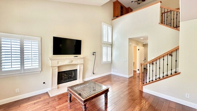 Building Photo - Stunning and Well Appointed High-End Two-S...