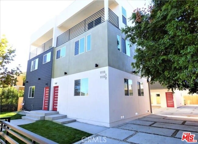 Building Photo - 1113 Carmona Ave