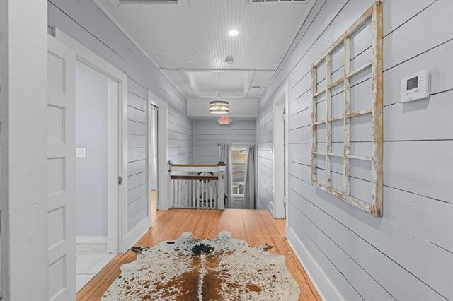 Building Photo - 915 N Center St