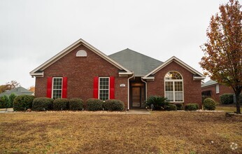 Building Photo - BEAUTIFUL HOME AVAILABLE TODAY!