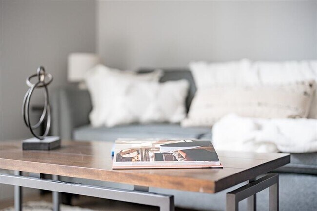 Building Photo - 350 Oliver Ave