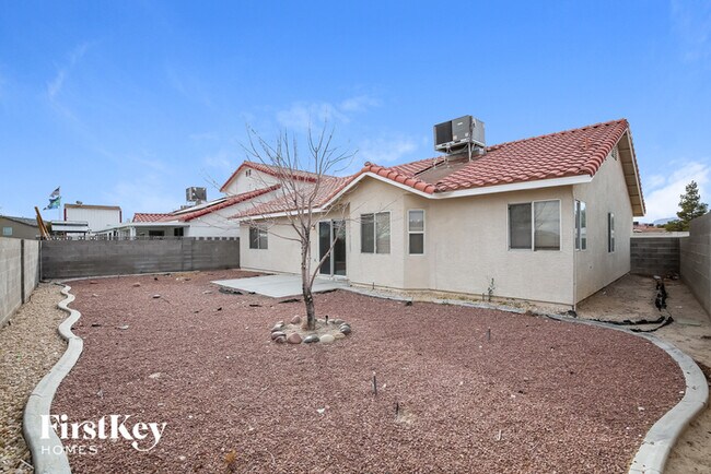 Building Photo - 5820 Meadow Dale Dr