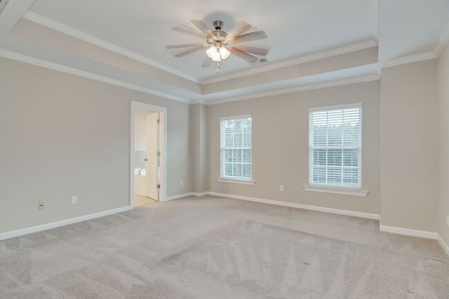 Building Photo - 4 Bedroom 2.5 Bath Canterbury Farms