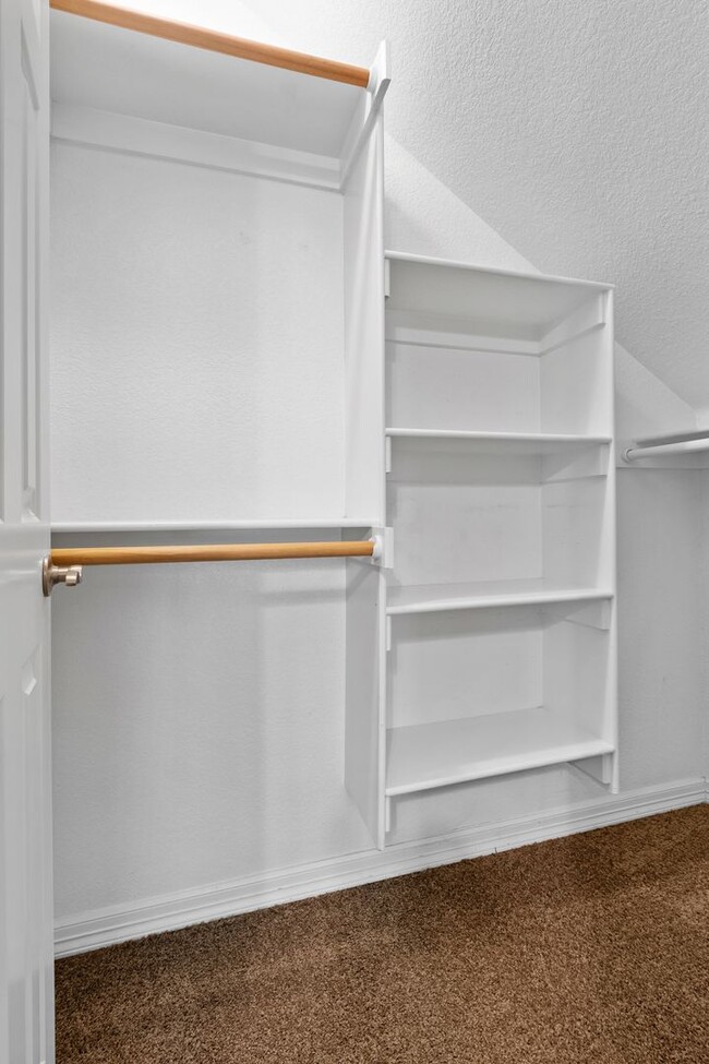 Building Photo - Updated Duplex in a perfect location!