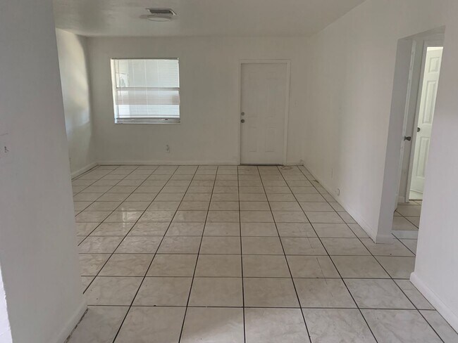 Building Photo - 900 NW