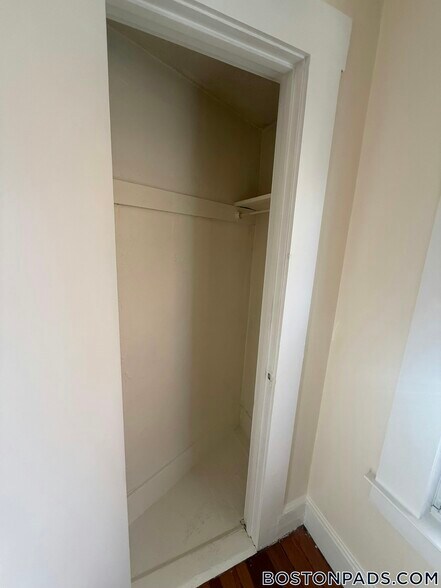 Building Photo - 27 Forest St