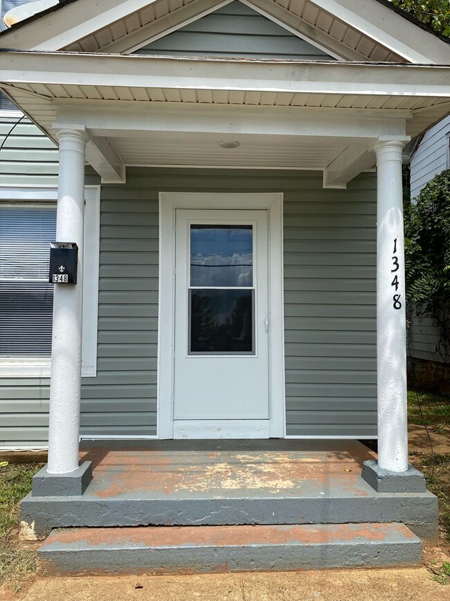 Building Photo - 2 Bedroom Duplex off of Rivermont Ave.