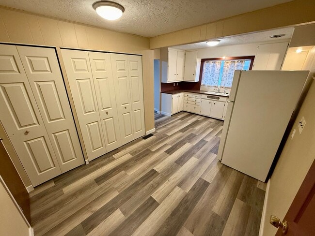 Building Photo - Orchards Home with a View