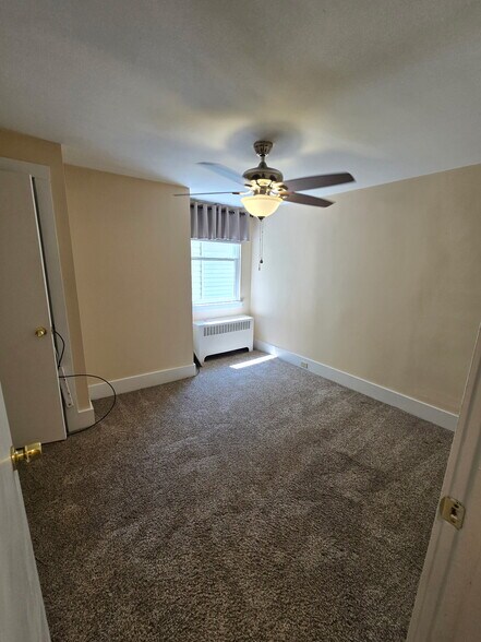 Building Photo - 304 7th Ave