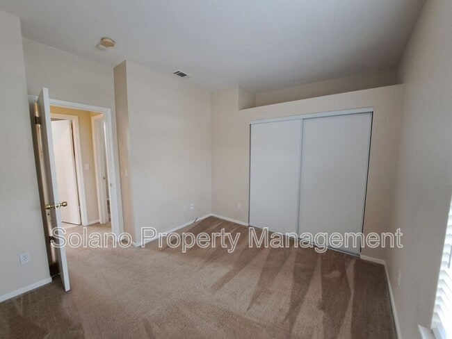 Building Photo - 849 Chateau Cir