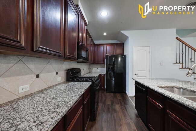 Building Photo - LUXURY TOWNHOME IN CRAIG RANCH COMMUNITY