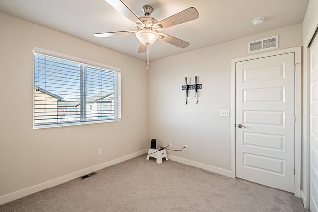 Building Photo - Modern 2BD, 2.5BA Broomfield Townhome with...