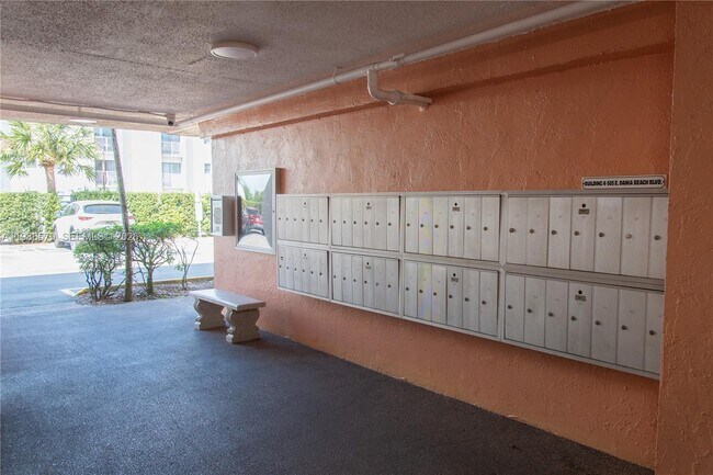 Building Photo - 505 E Dania Beach Blvd