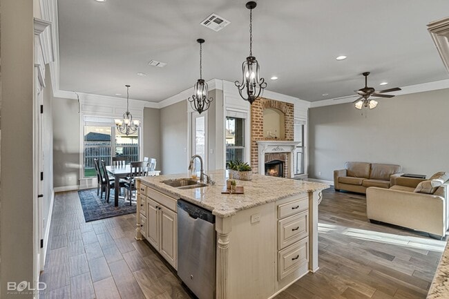 Building Photo - Beautiful 3 Bed 2 Bath Home Right Off of S...