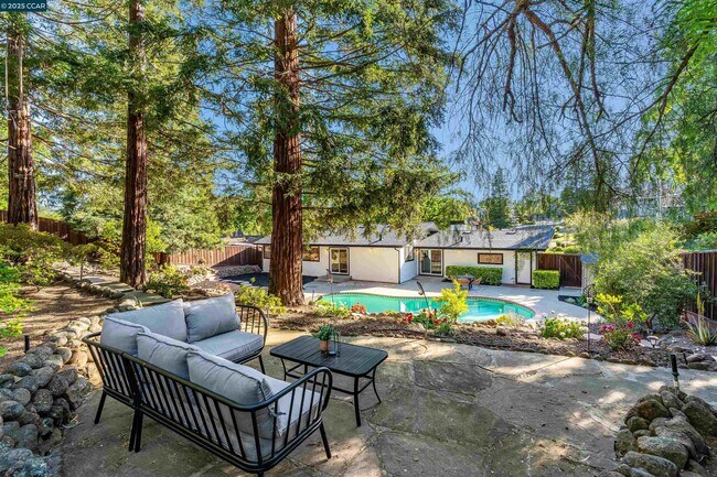 Building Photo - 2424 San Miguel Dr