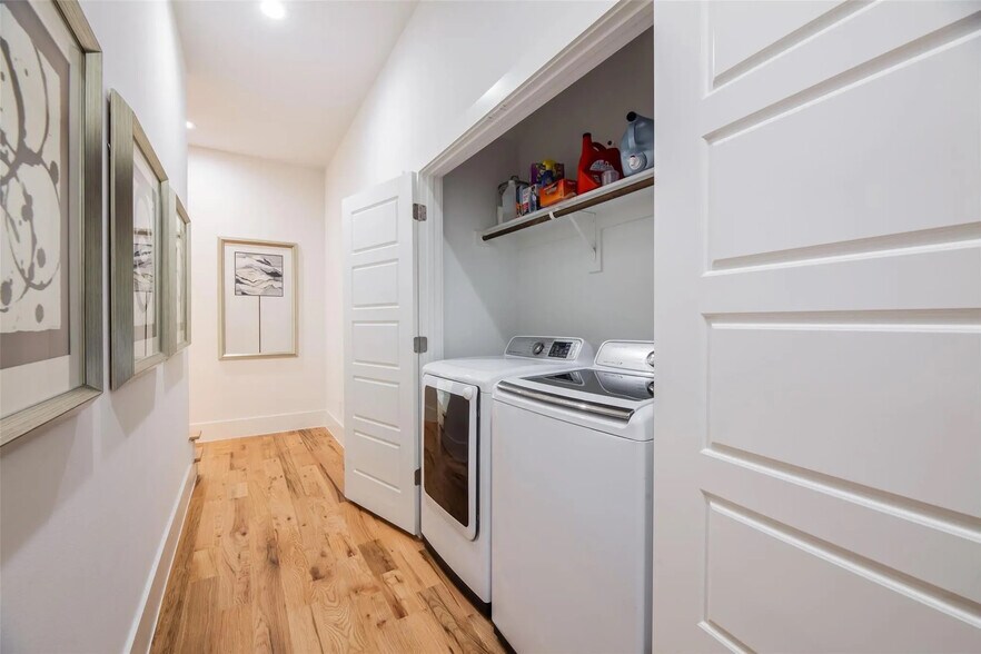 Building Photo - Room in Duplex on Avenue L