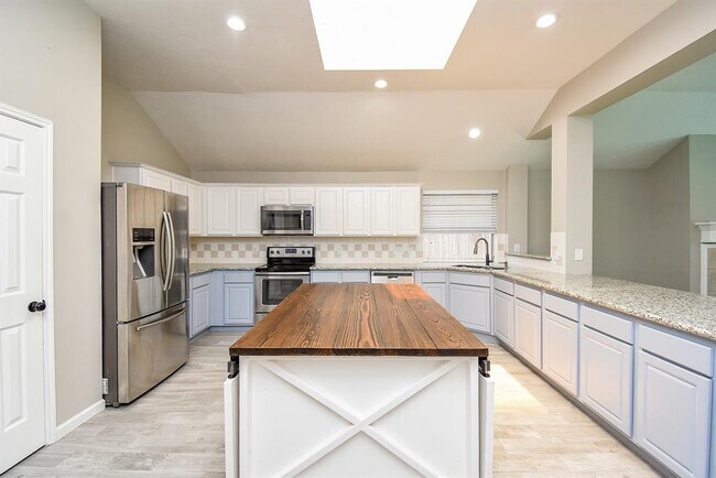 Building Photo - 23122 Beech Canyon Dr
