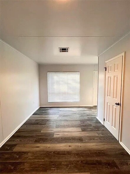 Building Photo - 301 Winding Ln