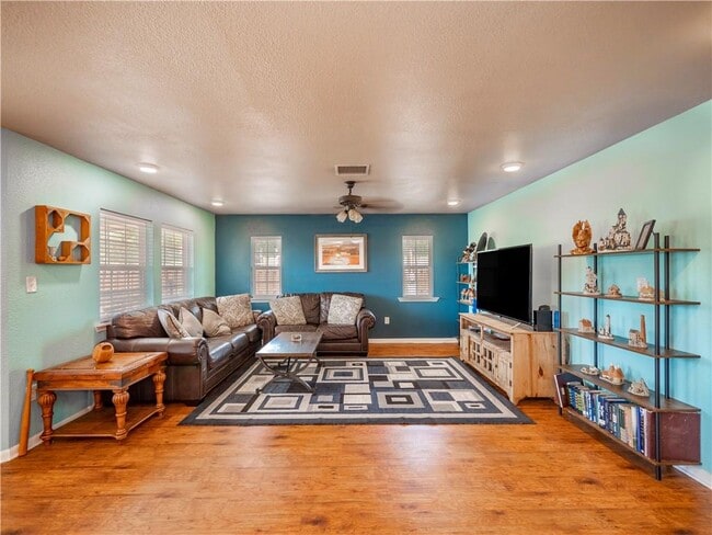 Building Photo - 691 Tamarack Dr