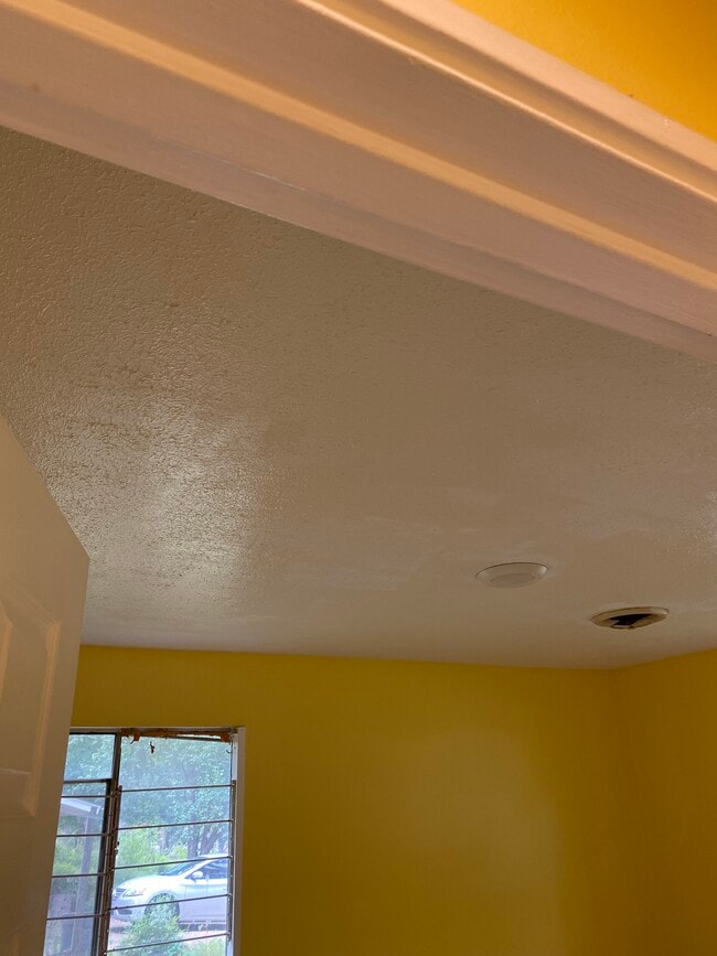 Building Photo - 2998 Kentwood Dr