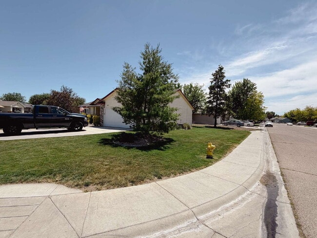Building Photo - Great Neighborhood!