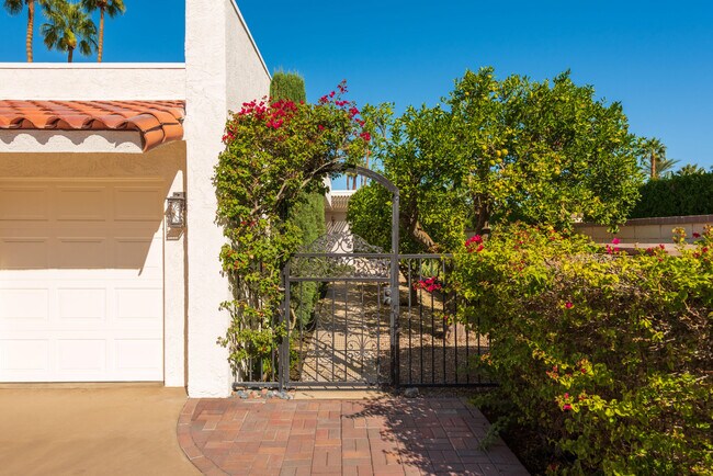 Building Photo - 66 Dartmouth Dr