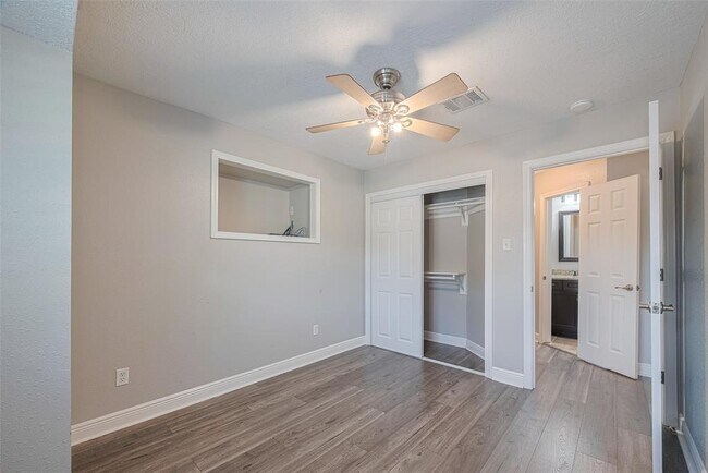 Building Photo - 15803 Locust Grove Dr