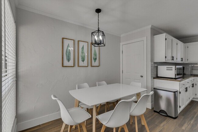 Building Photo - 516 Maywood Ln