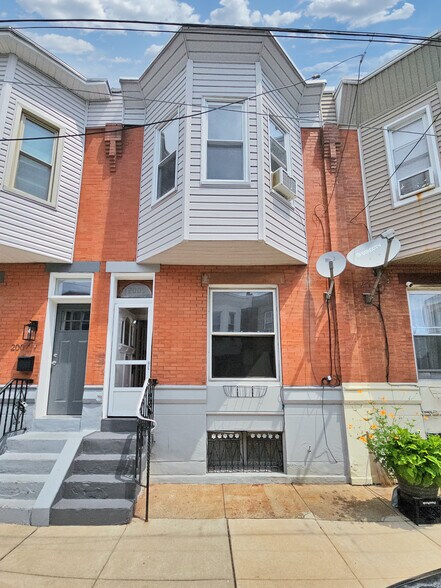 Building Photo - 2005 Mercy St