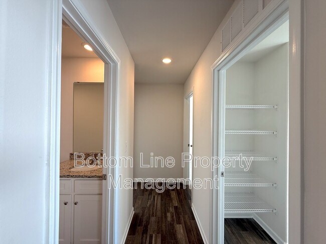 Building Photo - 249 Caley St