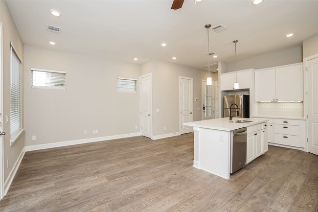 Building Photo - 5117 Royal Heath Dr